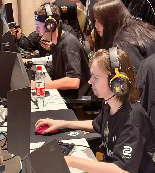 里程碑：Yagao解锁LPL联赛生涯4000次助攻成就！