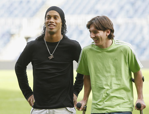 405次，梅西超越普斯卡什成为足坛历史助攻王（梅西助攻达405次，超越普斯卡什加冕足坛历史助攻王）