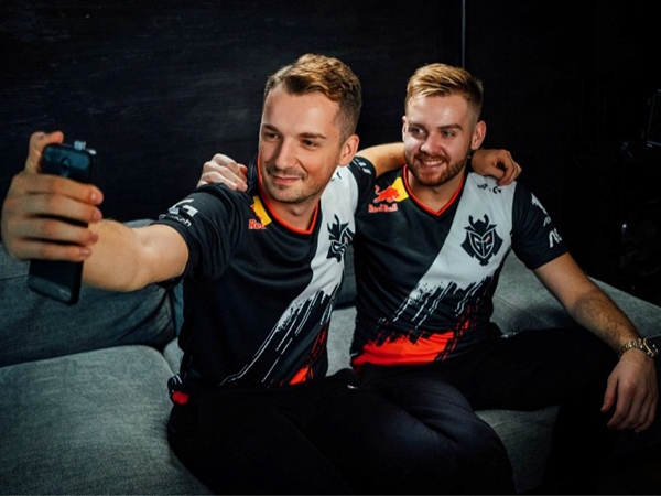 全球先锋赛首日预告的官方公告： Top Esports 将对阵 Hanwha Life Esports ，一场强强对决，争取一个良好的开局